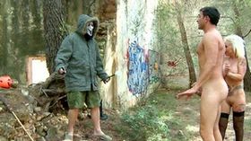 La sorcière, le prince et le tueur en trio dans la forêt